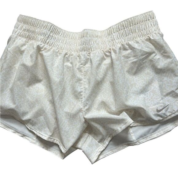 Sold Nike One Dri-FIT Ultra High-Waisted 3" Brief-Lined Shorts, Cream,Size Large - Picture 2 of 10